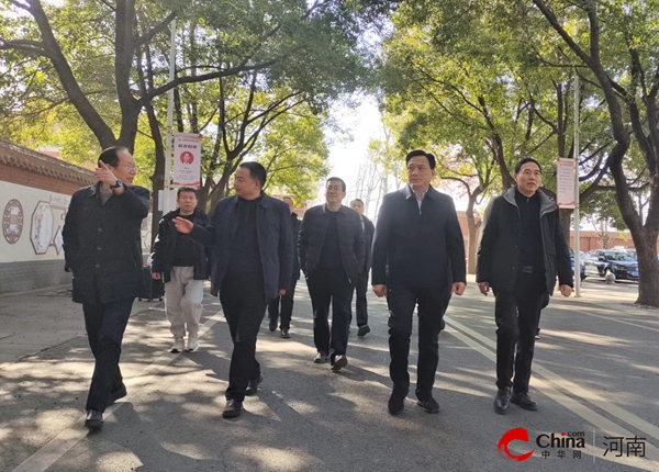 世界今亮点！​西平县县长侯公涛到西平高中调研学校改扩建项目
