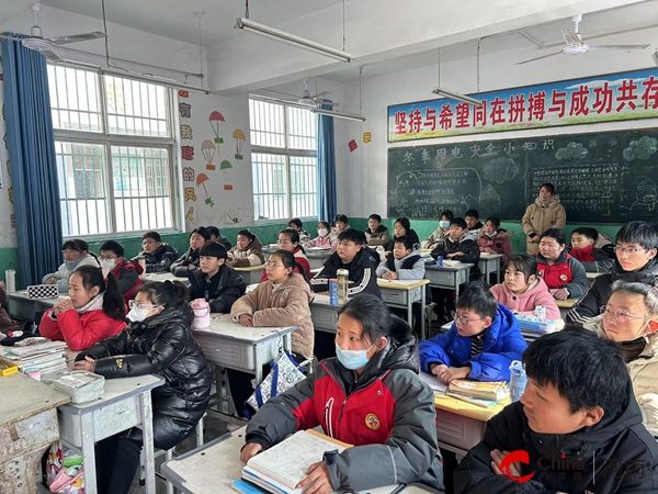 ​西平县专探小学开展“红领巾心向党——我的中国梦”思政课教育活动