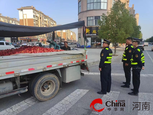 确山县城管局：整治占道经营 守护城市文明