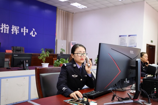 光山公安：走近110接警员——“生命线”上的忠实守护者