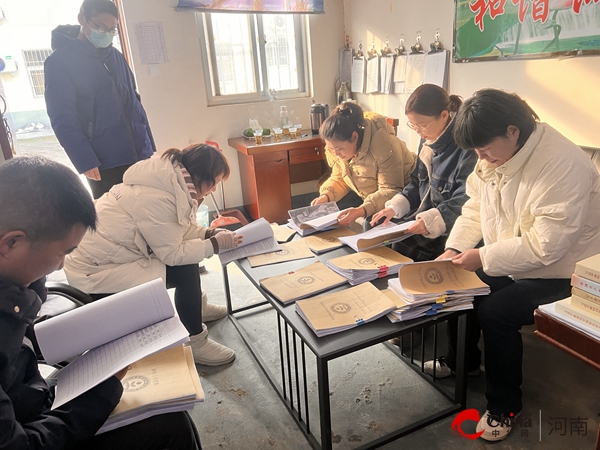 ​西平县专探中心校检查组到赵丁庄小学进行期末常规检查