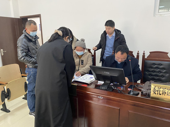 南阳市卧龙区法院：劳务受害起纠纷 法官调解促和谐