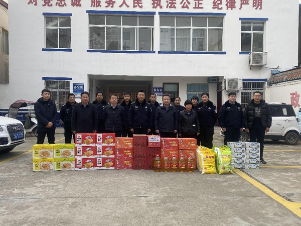 邓州市陶营镇：慰问送温暖 警民心连心