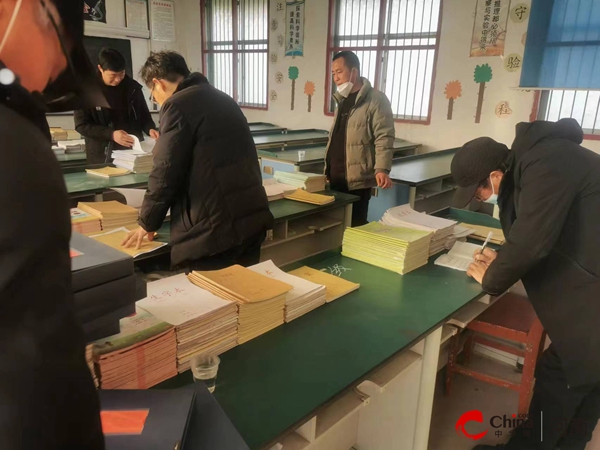 ​西平二铺小学积极迎接中心校教学常规检查