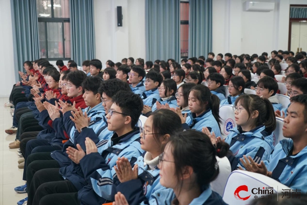 ​青春心向党 奋进新征程——西平县杨庄高中举行秋期新团员入团仪式
