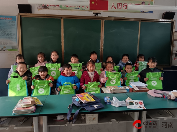 ​助学 筑梦 育人——西平县蔡寨寺后郭小学爱心人士捐资助学活动