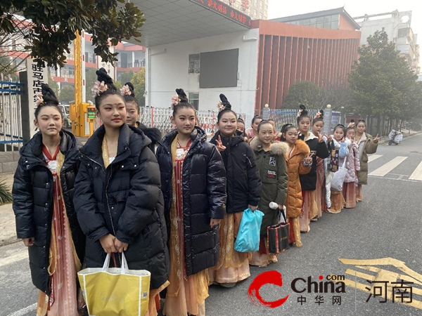 驻马店市第二十五小学受邀参加市青少年2024年春晚