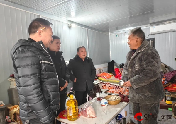 ​长寿之乡多关爱 豫坡集团到西平县重渠乡张庄村委看望慰问80岁以上老人
