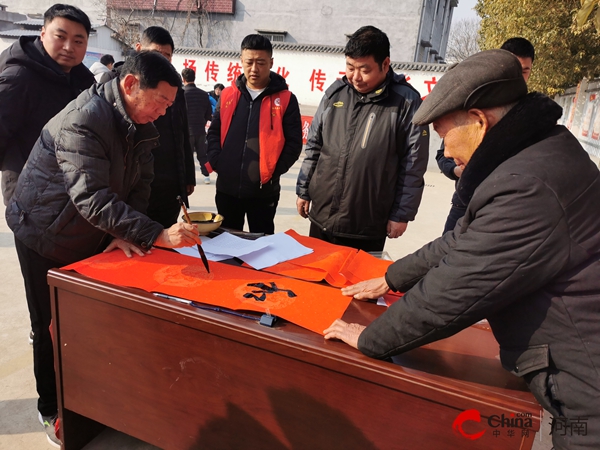 ​西平县柏苑街道开展迎新纳福送春联暨“扫黄打非”进万家活动