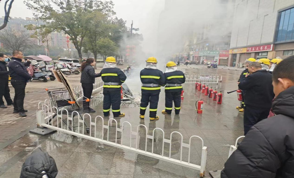 邓州市花洲街道：消防演练筑平安 优化营商好环境
