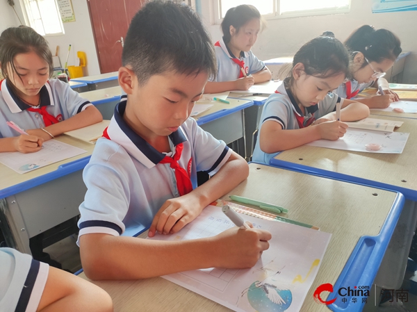  西平县柏城三里湾小学举行汉字书写比赛
