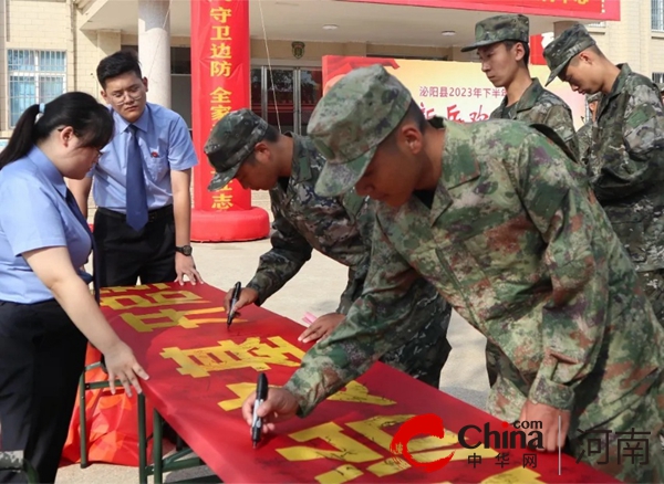 “检察蓝”走进“军营绿”——泌阳县人民检察院开展“千名检察官送法助征兵”主题活动