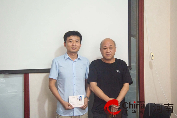 以法为梦 书写执业新篇章——河南问津律师事务所新执业律师授证宣誓