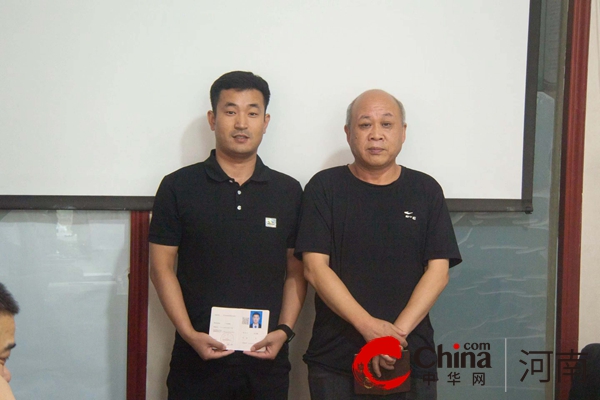 以法为梦 书写执业新篇章——河南问津律师事务所新执业律师授证宣誓
