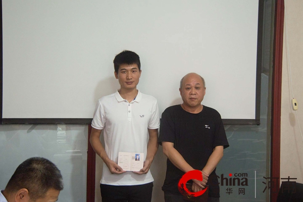 以法为梦 书写执业新篇章——河南问津律师事务所新执业律师授证宣誓