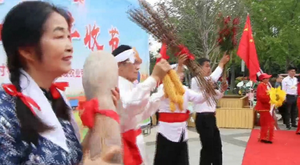 河南柘城：欢声笑语话丰年 载歌载舞庆丰收