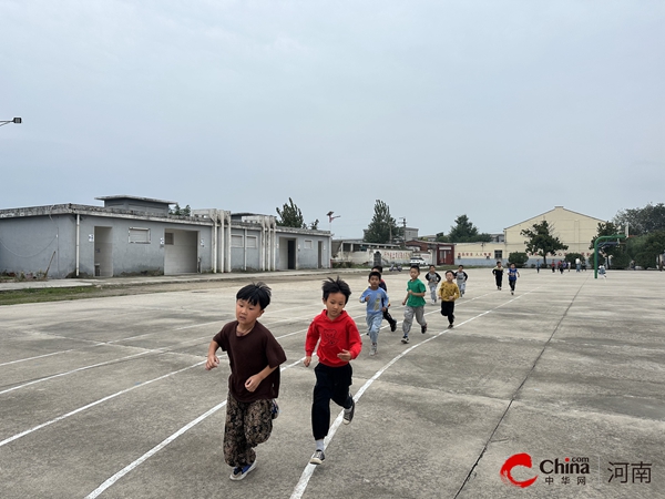 【世界聚看点】​追风少年 勇往直前——西平县芦庙中心小学举行冬季越野跑选拔赛