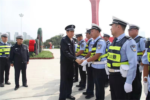 商丘市公安局领导“中秋国庆”期间看望慰问坚守一线执勤民辅警