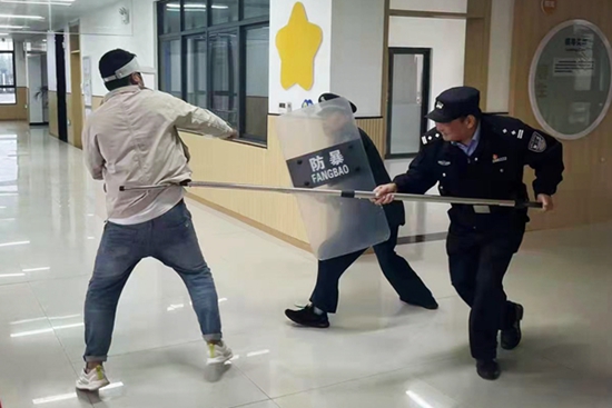环球热讯:​光山公安：开展反恐消防演练 筑牢校园安全防线
