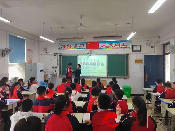 驻马店市第二十小学开展《红领巾心向党 争做新时代好队员》主题班会活动