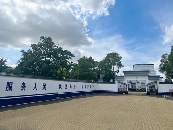 ​息县：急难愁盼我来办 稻谷晾晒获称赞 