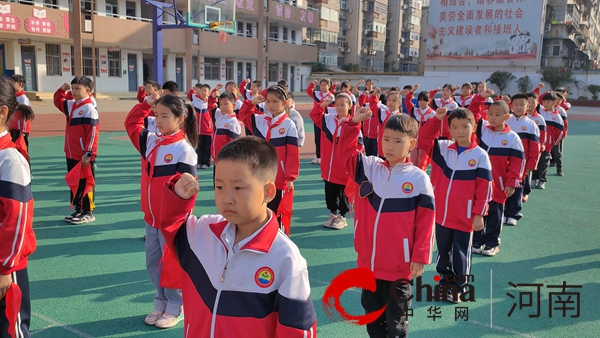 强国复兴有我 争做好队员——驻马店市第十二小学举行2023年建队日入队仪式