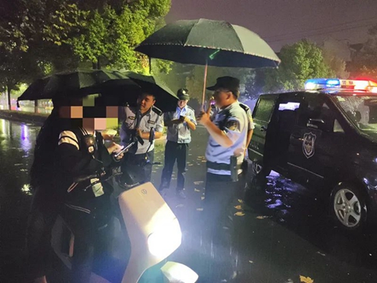 ​固始巡特警：强化夜间巡逻 筑牢安全防线