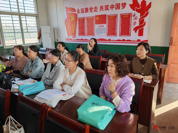 ​“促改革 展风采”——西平县柏苑中校开展信息技术与课程融合示范课评比活动