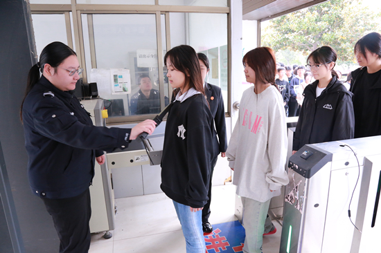 环球资讯：镇平县法院开展公众开放日活动