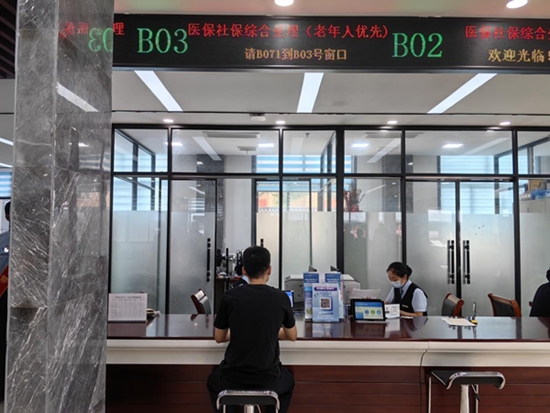 ​罗山：延时服务“不断档” 为民办事“不打烊”