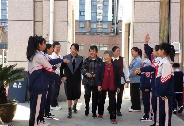 九九重阳日 浓浓敬老情——商丘市睢阳区胜利小学重阳节退休教师座谈会_世界实时