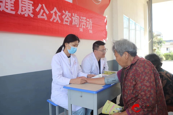 ​西平县蔡寨中心校开展“念亲恩、感亲意、抒亲情”重阳节敬老活动