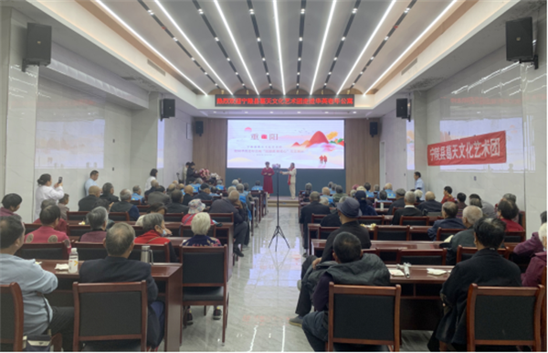 宁陵县葛天文化艺术团慰问华英老年公寓文艺演出受欢迎