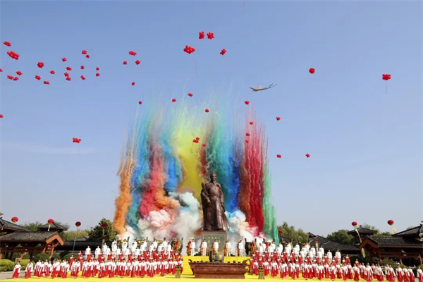第九届中国·商丘国际华商节开幕式暨商祖王亥拜谒大典隆重举行 张梅颖致贺辞 谢玉安王永乐王震中李国胜摆向阳出席
