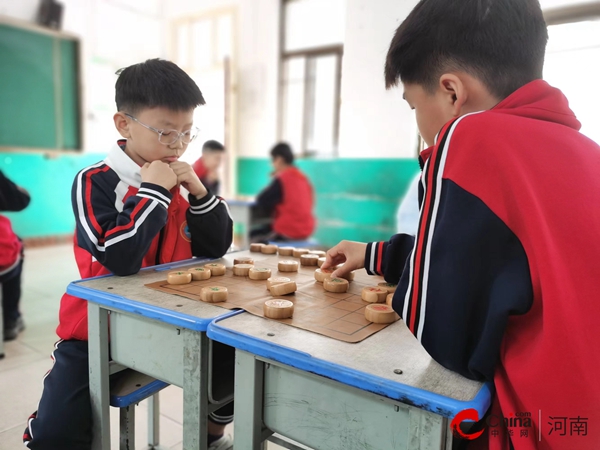 天天精选！​以“棋”会友 “棋”乐无穷——西平县第二小学举行象棋比赛