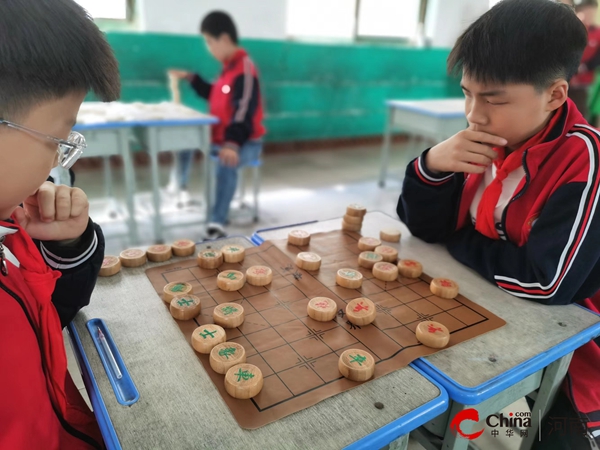 ​以“棋”会友 “棋”乐无穷——西平县第二小学举行象棋比赛