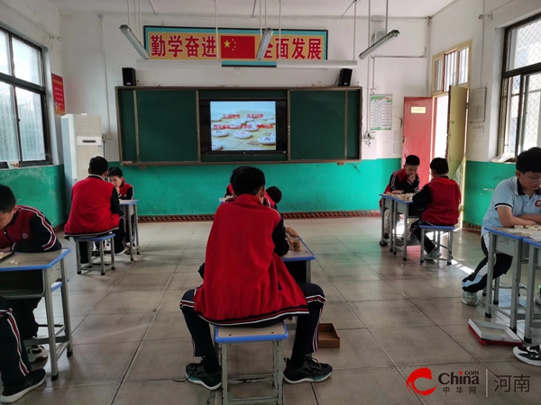 ​以“棋”会友 “棋”乐无穷——西平县第二小学举行象棋比赛