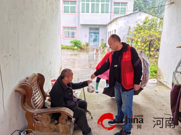 驻马店市驿城区老街街道邓瓦房社区入户走访“常态化”排忧解难暖民心