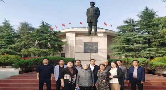 天天新消息丨内乡县畜牧局组织退休干部“秋游赏景”共度“九九重阳节”