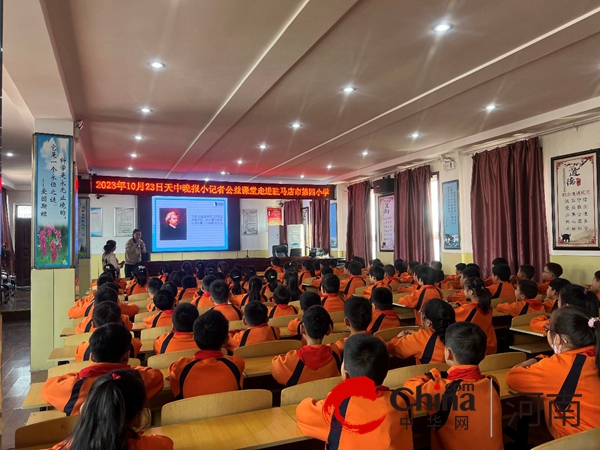 快乐阅读 轻松写作——驻马店市第四小学举办阅读写作读书会活动