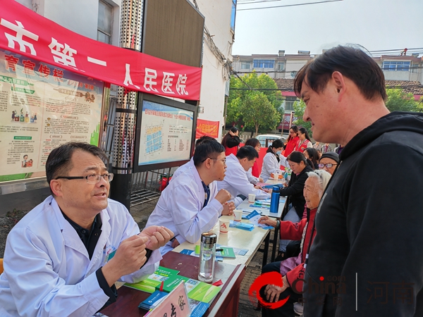 【联创共建】驻马店市第二人民医院五支部联合市政协机关三支部进社区开展健康宣传和义诊活动