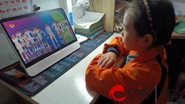 学榜样 树新风—驻马店市第四小学组织学生观看“新时代好少年”先进事迹发布仪式活动