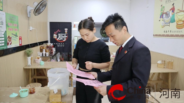 “检察蓝”守护“舌尖上的安全”——泌阳县检察院联合县公安局、县市场监督管理局开展食品安全普法宣传活动