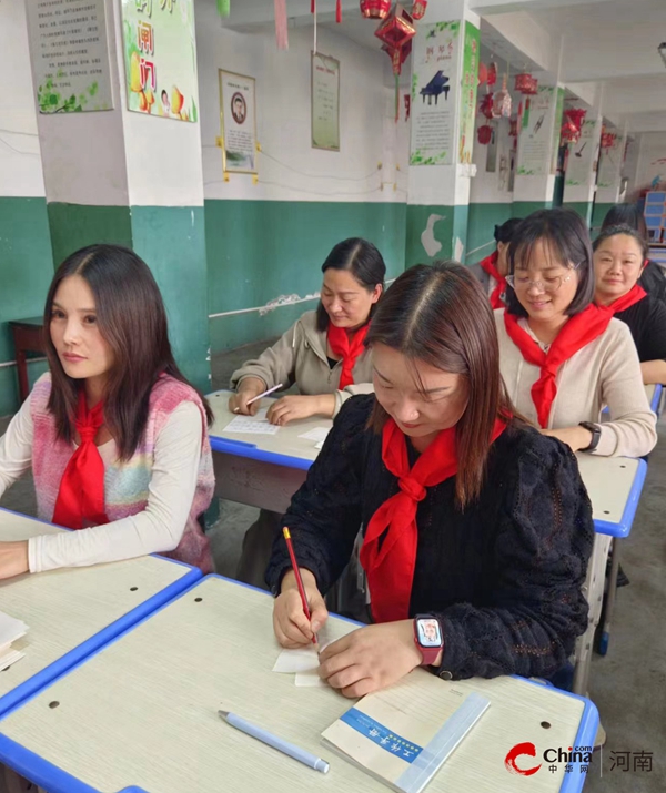 西平县第三小学举行“筑梦新时代 争做领头雁”少先大队部换届选举活动