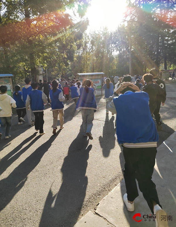 西平县专探初级中学举行地震应急演练   每日动态