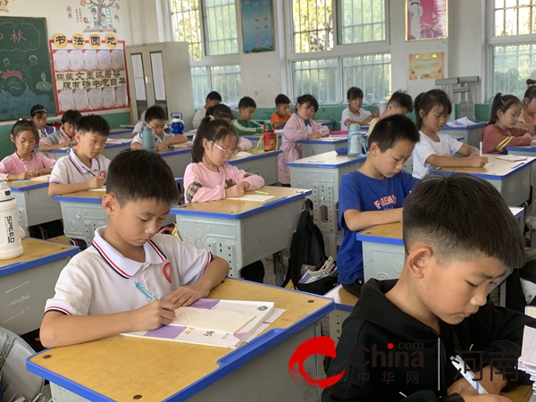 泼墨书锦绣 执笔颂中华——驻马店市第三十小学举行全体师生规范字书写比赛