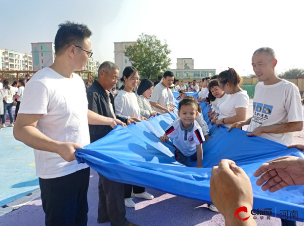 ​趣味运动 乐享童年——西平县第四幼儿园开展趣味亲子运动会
