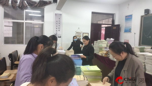 ​西平县王司庄小学开展作业教案常规检查活动