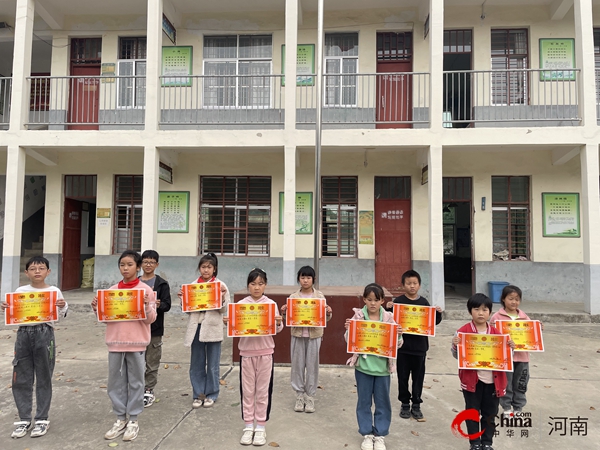 ​西平县五沟营洄浀赵小学举行跳绳比赛