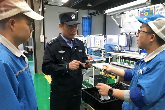 ​光山公安：当好企业“服务员” 助力企业发展“加速跑”